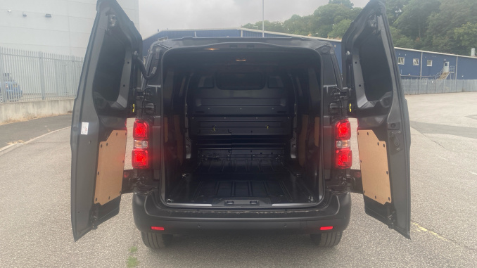 Peugeot Expert M Diesel 2.2 BlueHDi 150 Professional Van - Image 4